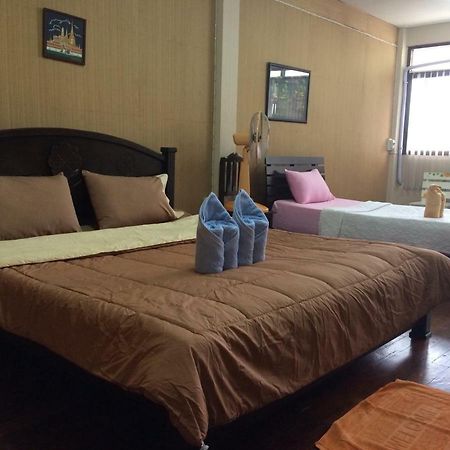 Changphuakgate Guesthouse Chiang Mai Exterior photo