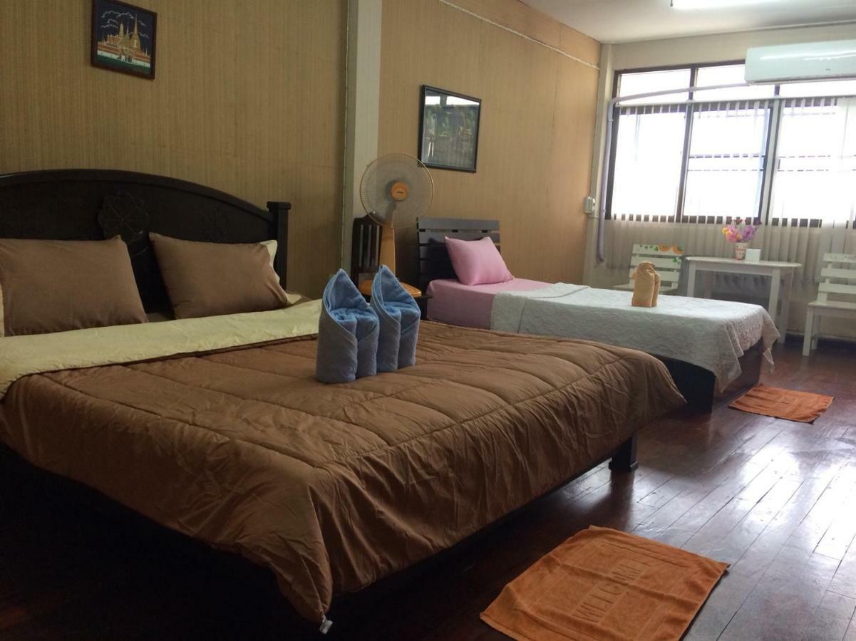 Changphuakgate Guesthouse Chiang Mai Exterior photo